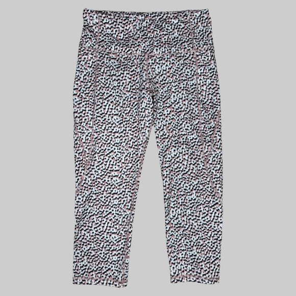 Women's Cheetah Print Old Navy Active Capri Leggings Size - Picture 1 of 8